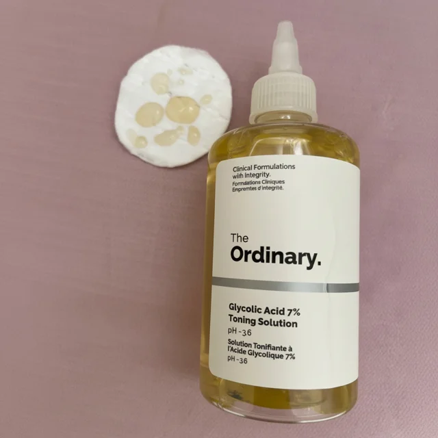 تفاوت میسلار واتر و تونر؛ کدام برای روتین پوستی ضروری‌تر است؟